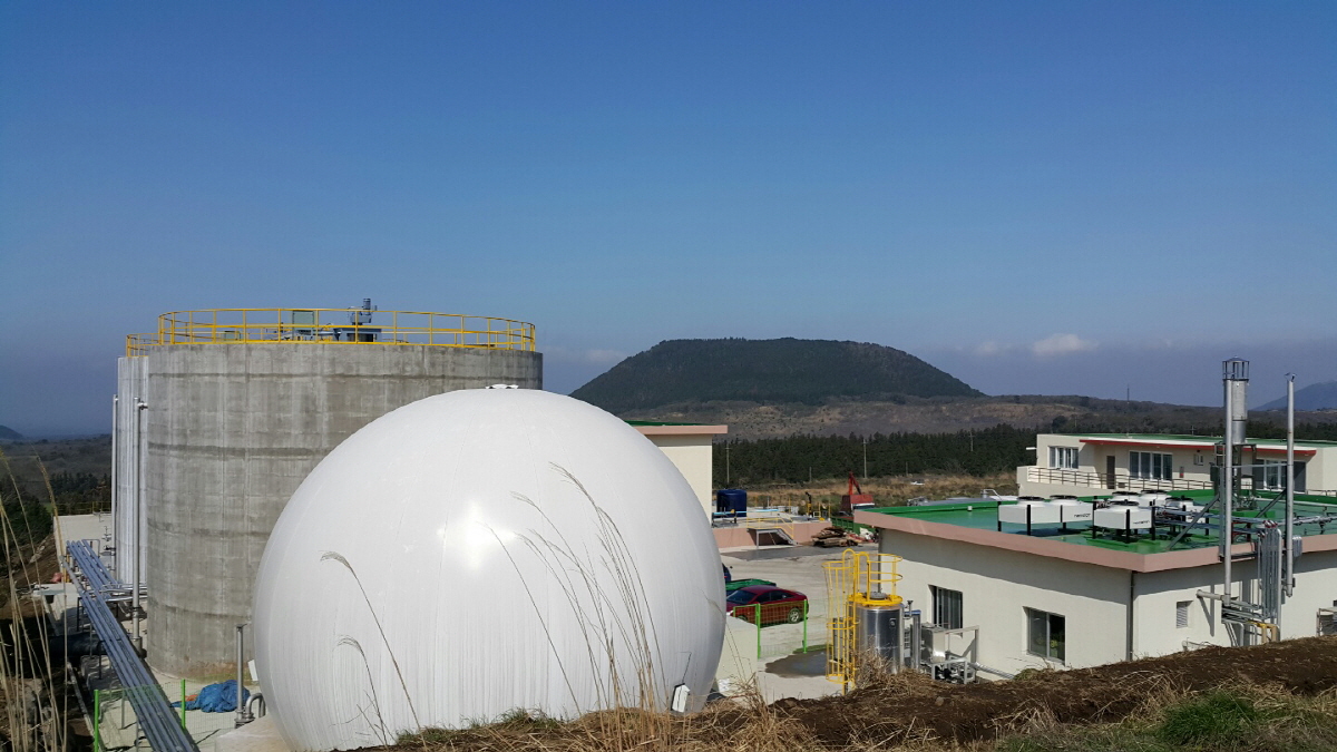 ▲한라산바이오는 버려지는 음식물과 돼지분뇨을 활용해 500가구가 쓰는 전기를 생산한다. 사진제공 한라산바이오