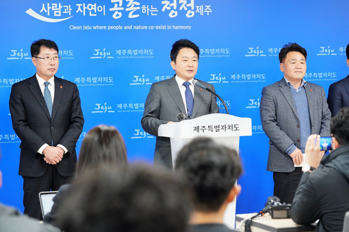 ▲원희룡 제주특별자치도지사가 2018년 12월 5일 오후 제주도청 브리핑룸에서 녹지국제병원에 대한 조건부 개설 허가 방침을 밝히고 있다. (제공=제주특별자치도)