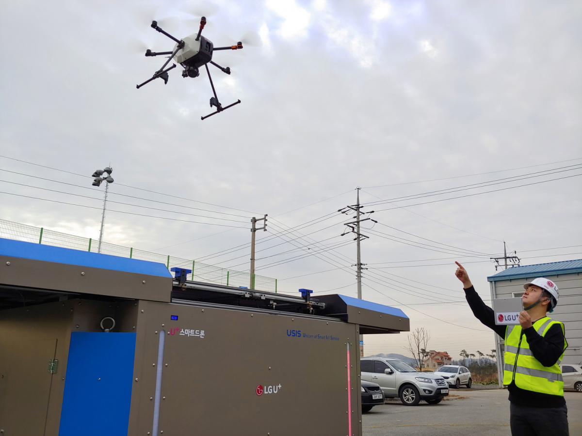 ▲LG유플러스는 U+드론 관제시스템을 이용해 천연가스 배관망 매설지역을 실시간으로 감시함으로써 리스크를 미리 예방하는 ‘사회기반시설 정밀점검’ 시연을 성공적으로 마쳤다.(LG유플러스)