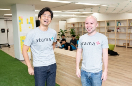 ▲일본 AI 교육 스타트업 아타마+의 이나다 다이스케(오른쪽) CEO와 나카시타 마코토 COO. 출처 니혼게이자이신문

