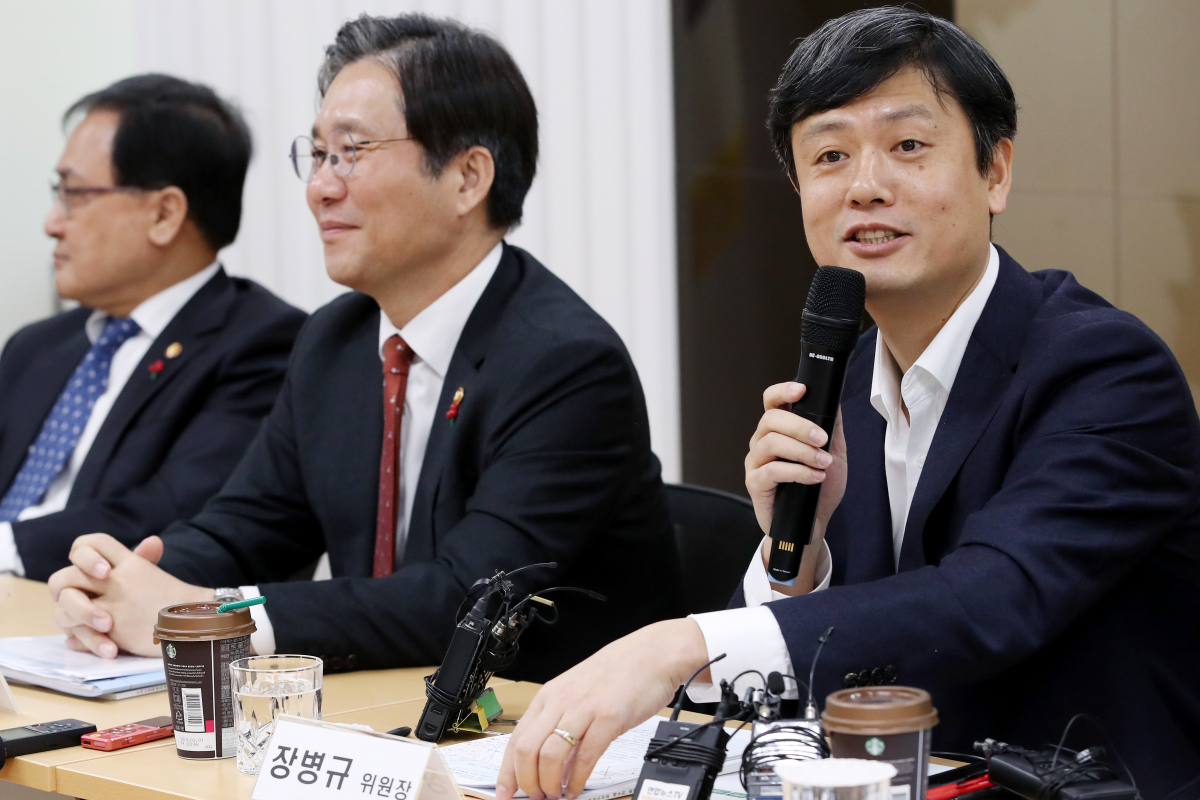 ▲10일 오전 서울 광화문 KT빌딩에서 열린 4차산업혁명위원회 제9차 회의에서 장병규 위원장이 인사말을 하고 있다. (사진= 연합뉴스)