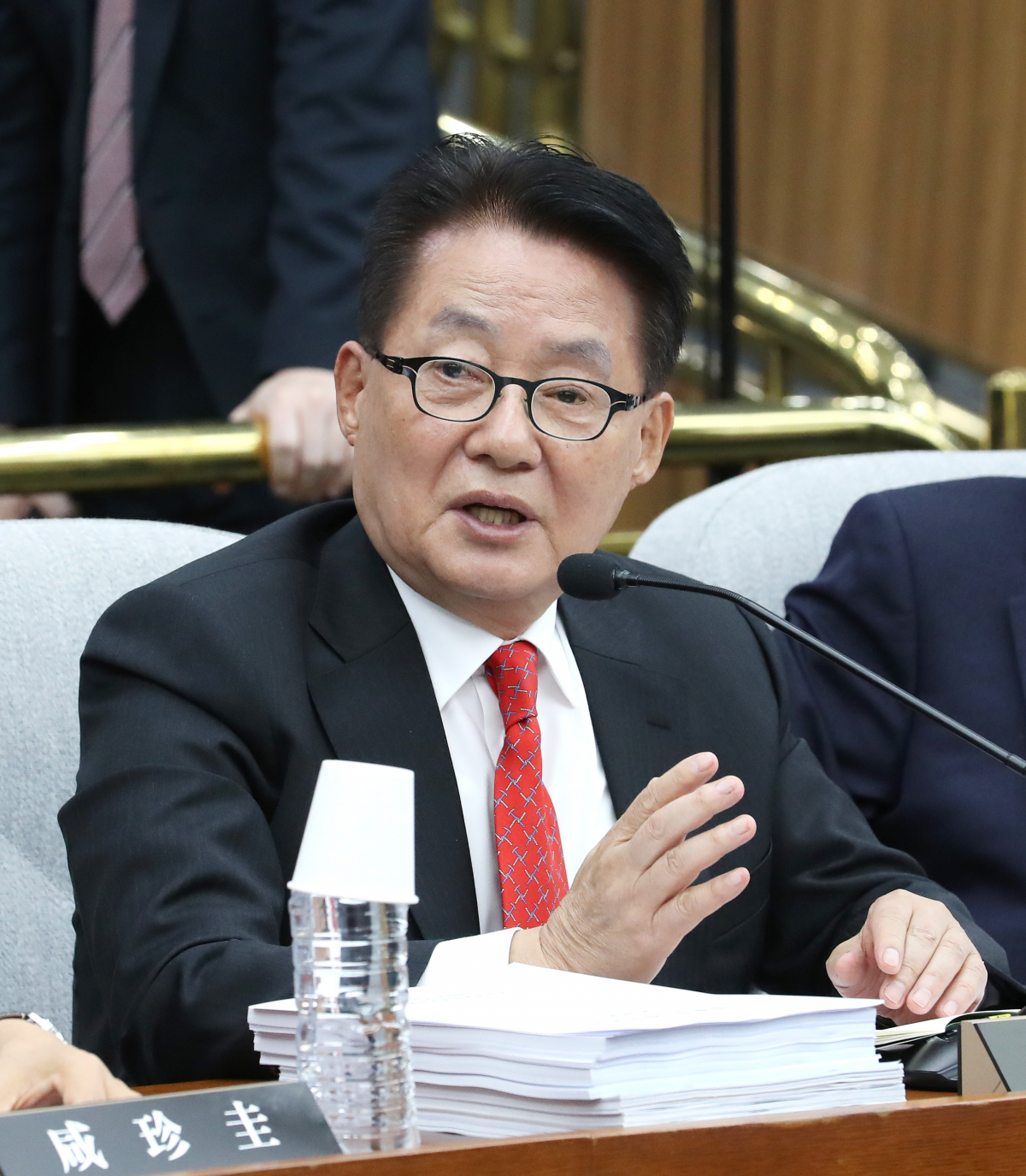 ▲16일 오전 열린 국회 사법개혁 특별위원회 전체회의에서 민주평화당 박지원 위원이 질의하고 있다. (연합뉴스)