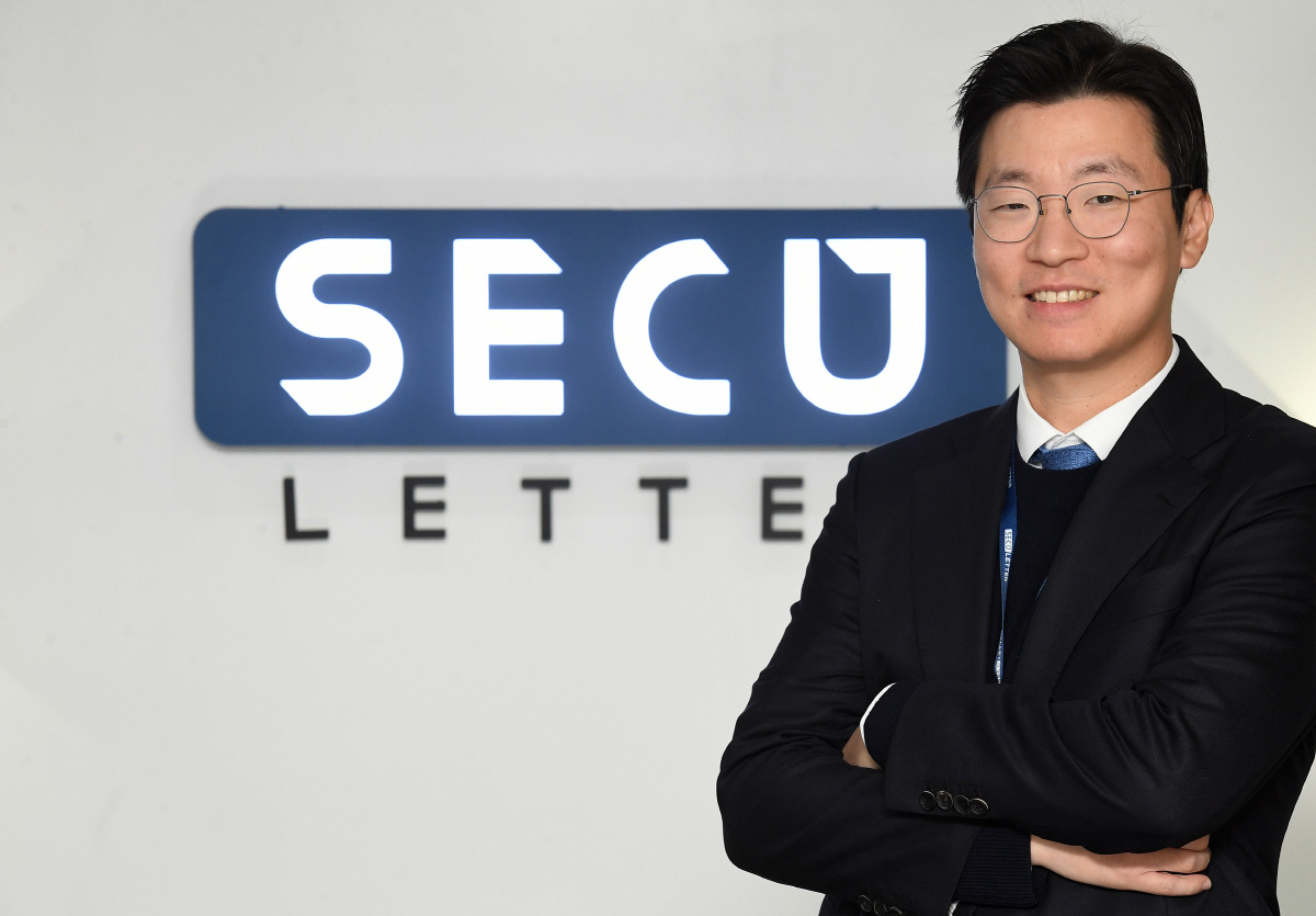 ▲임차성 시큐레터㈜ 대표가 경기도 성남시 분당구 사무실에서 전문위협 대응 솔루션을 갖춘 보안 전문가 그룹 시큐레터를 소개하고 있다. 오승현 기자 story@