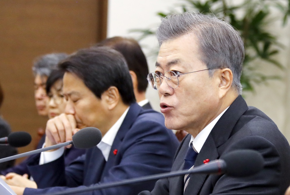 ▲문재인 대통령이 17일 오후 청와대 여민관에서 열린 수석ㆍ보좌관회의를 주재하고 있다.(연합뉴스)