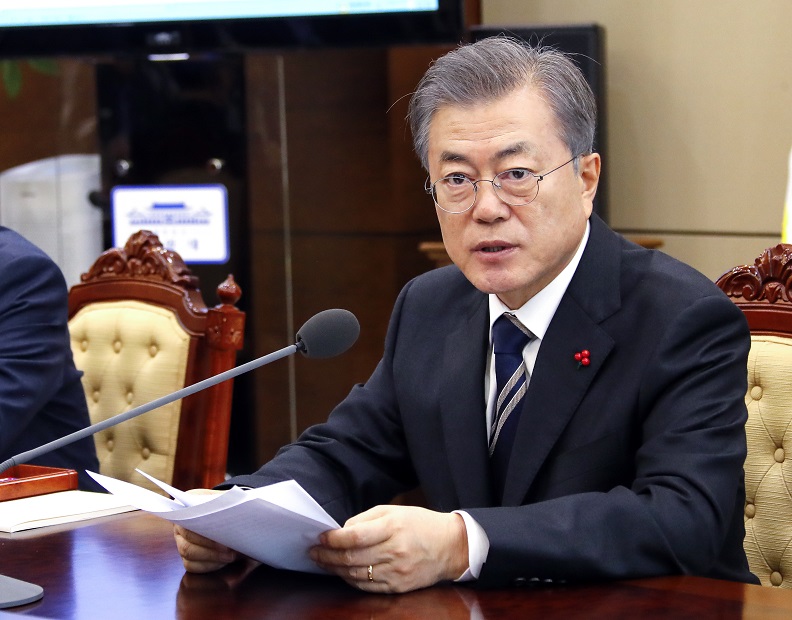 ▲문재인 대통령이 17일 오후 청와대 여민관에서 열린 수석ㆍ보좌관회의를 주재하고 있다.(연합뉴스)