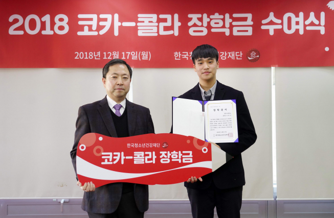 ▲코카-콜라가 주최한 드림UP 페스티벌 평등농구에서 2년 연속 우승을 차지하며 탁월한 재능을 선보인 이재민 학생은 스포츠를 통해 긍정적인 사고와 협동심을 보여주어 장학생으로 선발됐다. 