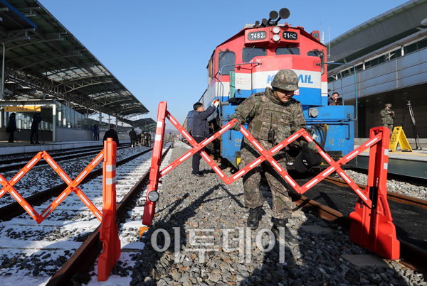 ▲2018년 12월 18일 도라산역에 도착한 남북 철도공동조사 열차. (사진공동취재단)