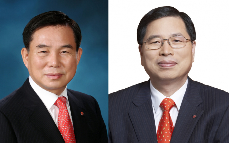 ▲허수영 롯데그룹 화학BU장 부회장(왼쪽), 박진수 LG화학 최고경영자(CEO) 부회장(오른쪽)