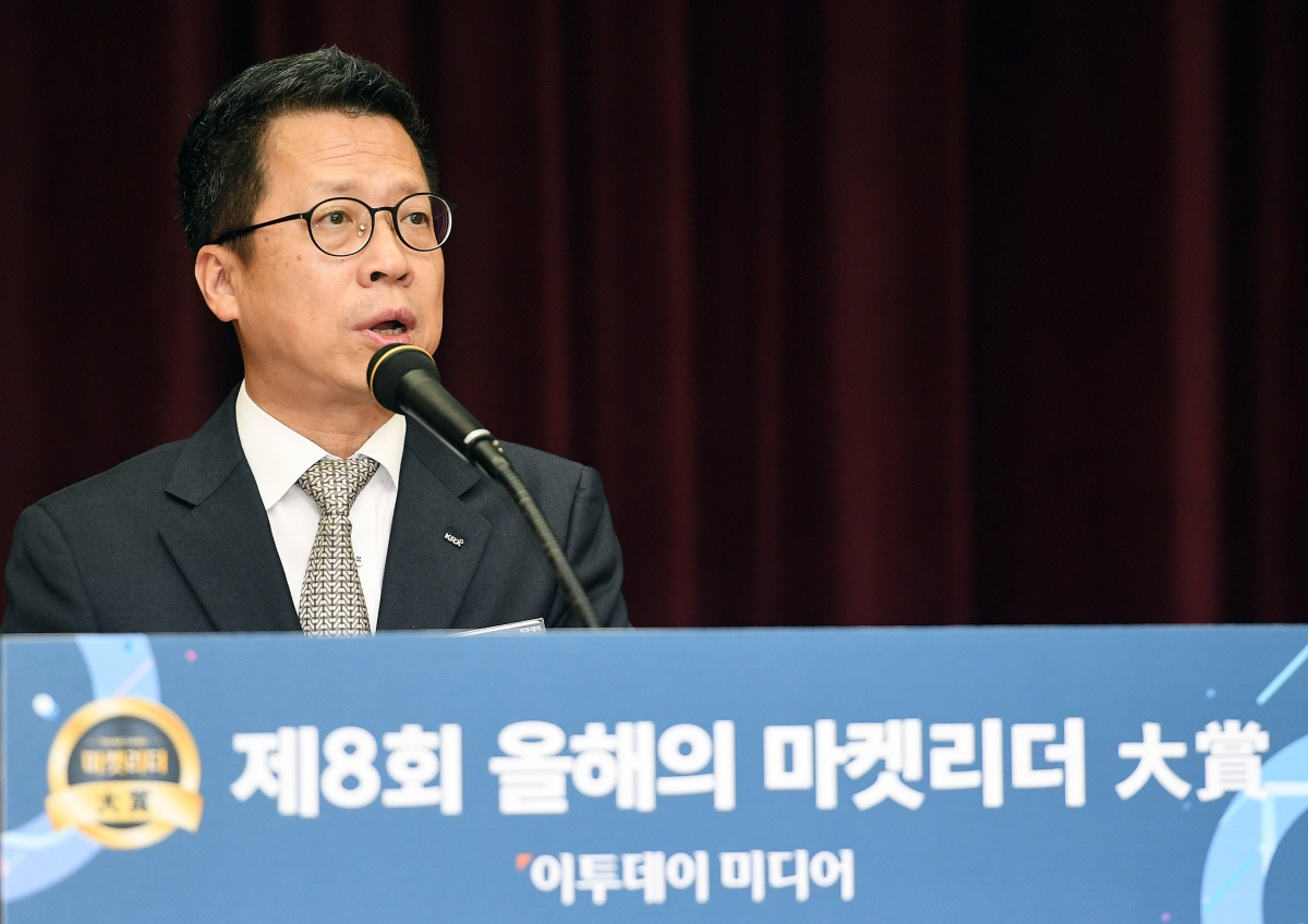 ▲이투데이 미디어가 주최하고 금융감독원, 한국거래소, 금융투자협회가 후원한 '제8회 올해의 마켓리더 대상' 시상식이 20일 서울 여의도 한국거래소 국제회의장에서 열렸다. 정지원 한국거래소 이사장이 축사를 하고 있다. 오승현 기자 story@