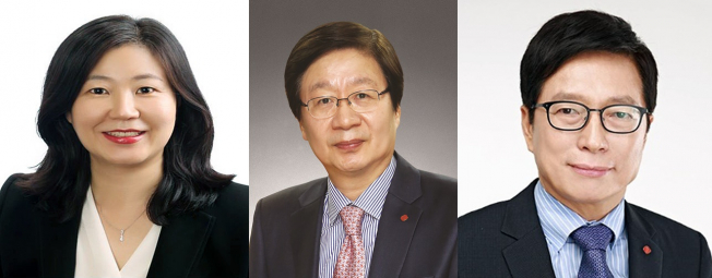 ▲롯데쇼핑 e커머스사업본부 상무 김혜영(왼쪽부터), 롯데쇼핑 마트사업본부 대표 부사장 문영표, 롯데컬처웍스 대표이사 부사장 차원천.