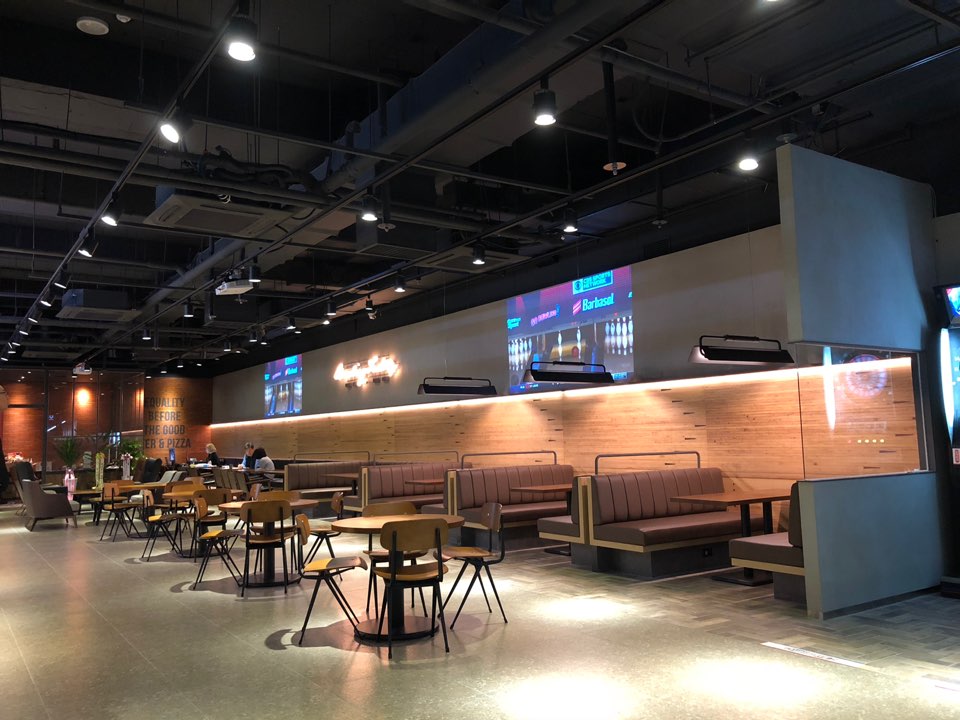 ▲볼링팩토리x빚짜 내부 모습