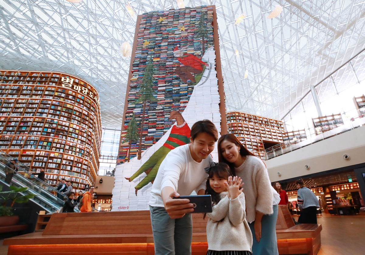 ▲코엑스몰 별마당도서관 앞 북트리(연합뉴스)