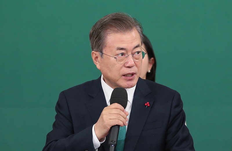 ▲문재인 대통령이 27일 오전 청와대 영빈관에서 '밥상이 힘이다'라는 주제로 열린 농업인 초청 간담회에서 발언하고 있다.(연합뉴스)