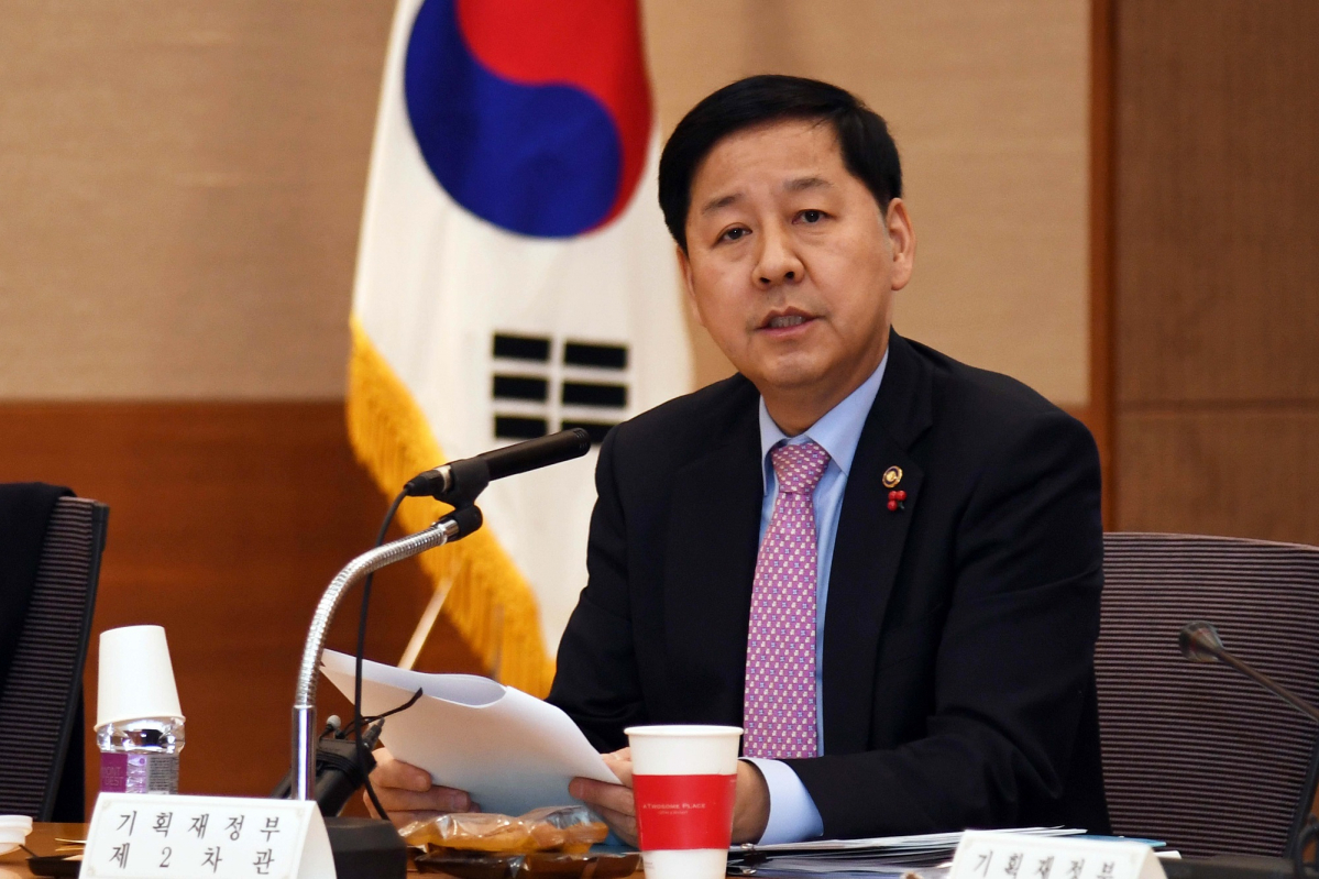 ▲구윤철 기획재정부 제2차관이 21일 서울 서초구 반포로 서울지방조달청에서 열린 제13차 긴급 재정관리점검회의를 주재, 모두 발언을 하고 있다.(제공=기획재정부)