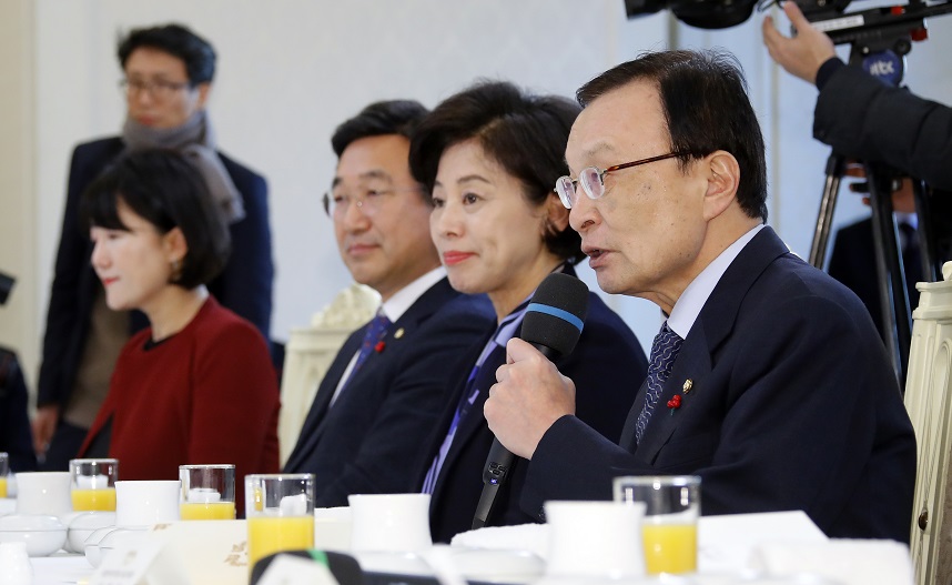 ▲더불어민주당 이해찬 대표가 31일 오전 청와대에서 열린 당 지도부 초청 오찬에서 인사말을 하고 있다.(연합뉴스)