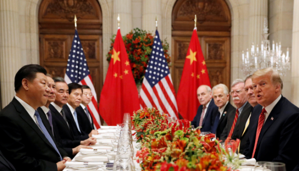 ▲1일(현지시간) 아르헨티나 부에노스아이레스에서 도널드 트럼프(맨 오른쪽) 미국 대통령과 시진핑(맨 왼쪽) 중국 국가주석이 회담하고 있다. 부에노스아이레스/로이터연합뉴스