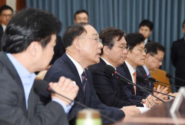 ▲홍남기 경제부총리 겸 기획재정부 장관이 12일 정부서울청사에서 ‘제1차 경제활력 대책회의 겸 제20차 경제관계 장관회의’를 주재하고 모두발언을 하고 있다.(제공=기획재정부)