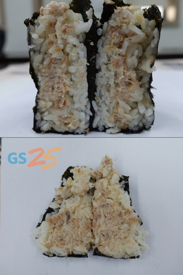 ▲마찬가지로 GS25의 참치마요 삼각김밥도 잘라봤다. 아래에 앞뒤 단면 사진이 하나인 것은 나머지 반쪽이 부서졌기 때문이다. 부서진 이유는 후술한다.(김정웅 기자 cogito@)