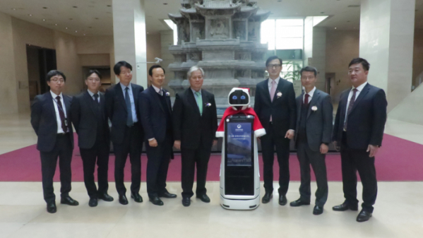 ▲한컴MDS는 서울 국립중앙박물관에서 전시 안내로봇 '큐아이'의 시범서비스 시연행사를 진행했다.  (한컴MDS)