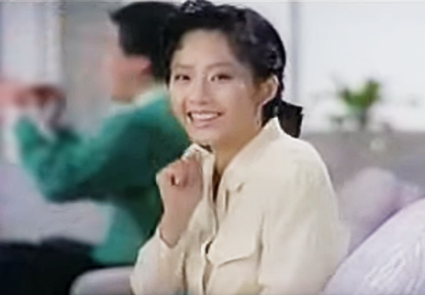 ▲1988년 방영된 삼성전자의 VTR 광고. 고(故) 최진실의 유명한 광고문구 "남자는! 여자 하기 나름이에요!"를 외치는 장면이다.