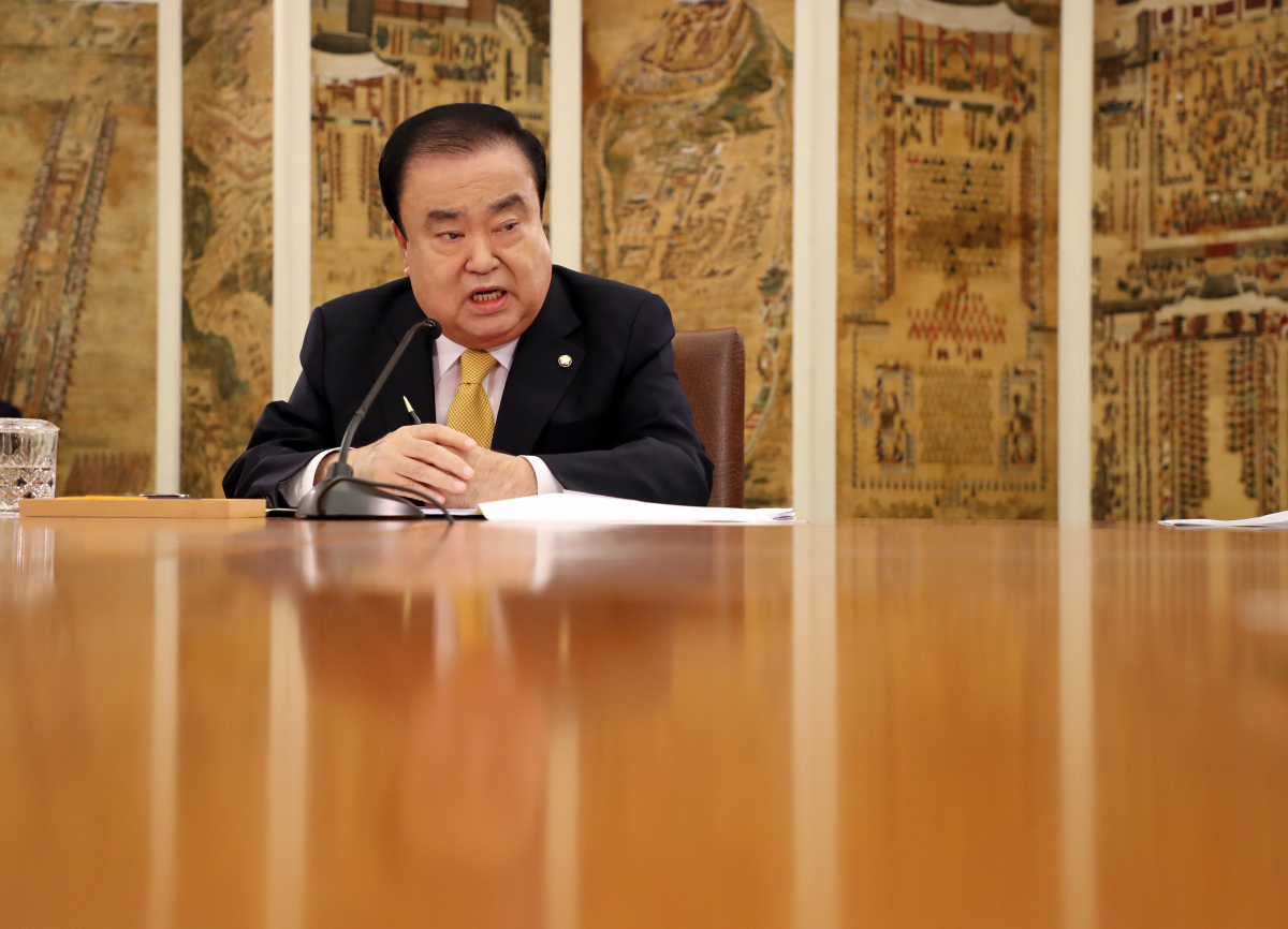 ▲문희상 국회의장이 3일 국회에서 열린 신년 기자간담회에서 기자의 질문에 답하고 있다.(연합뉴스)