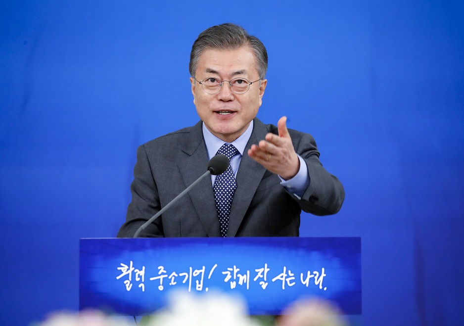 ▲문재인 대통령이 7일 오후 청와대 영빈관에서 '활력 중소기업, 함께 잘사는 나라'라는 슬로건으로 열린 '중소ㆍ벤처 기업인과의 대화'에서 인사말을 하고 있다.(연합뉴스)