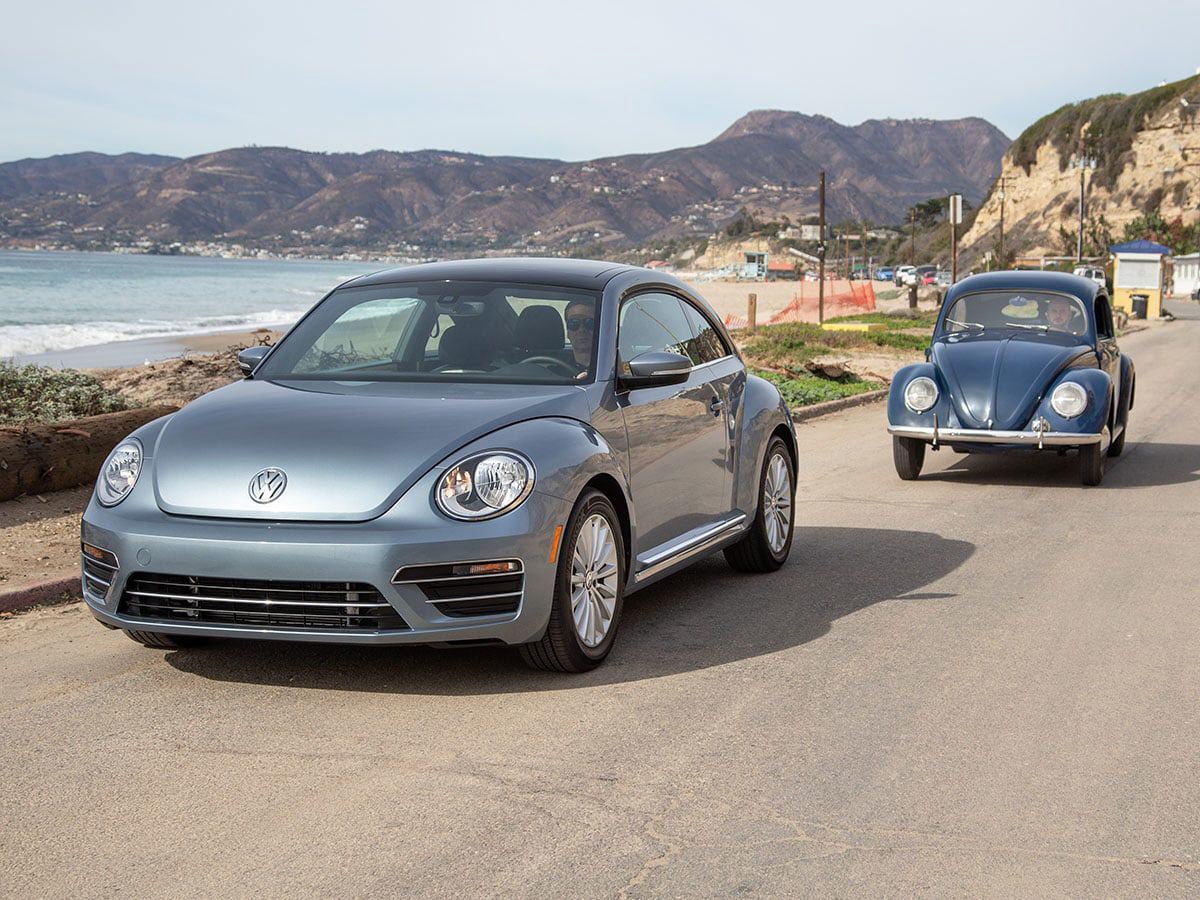 ▲폭스바겐의 상징적 모델인 뉴 비틀이 지난해 단종됐다. 클래식 비틀의 디자인을 고스란히 지켜온 모델이지만 판매 하락에 발목이 잡혔다. 글로벌 완성차 메이커들이 제품의 효율화를 위해 판매 부진 모델의 과감한 생산 중단에 나섰다. 
 (출처=VW AG 미디어)