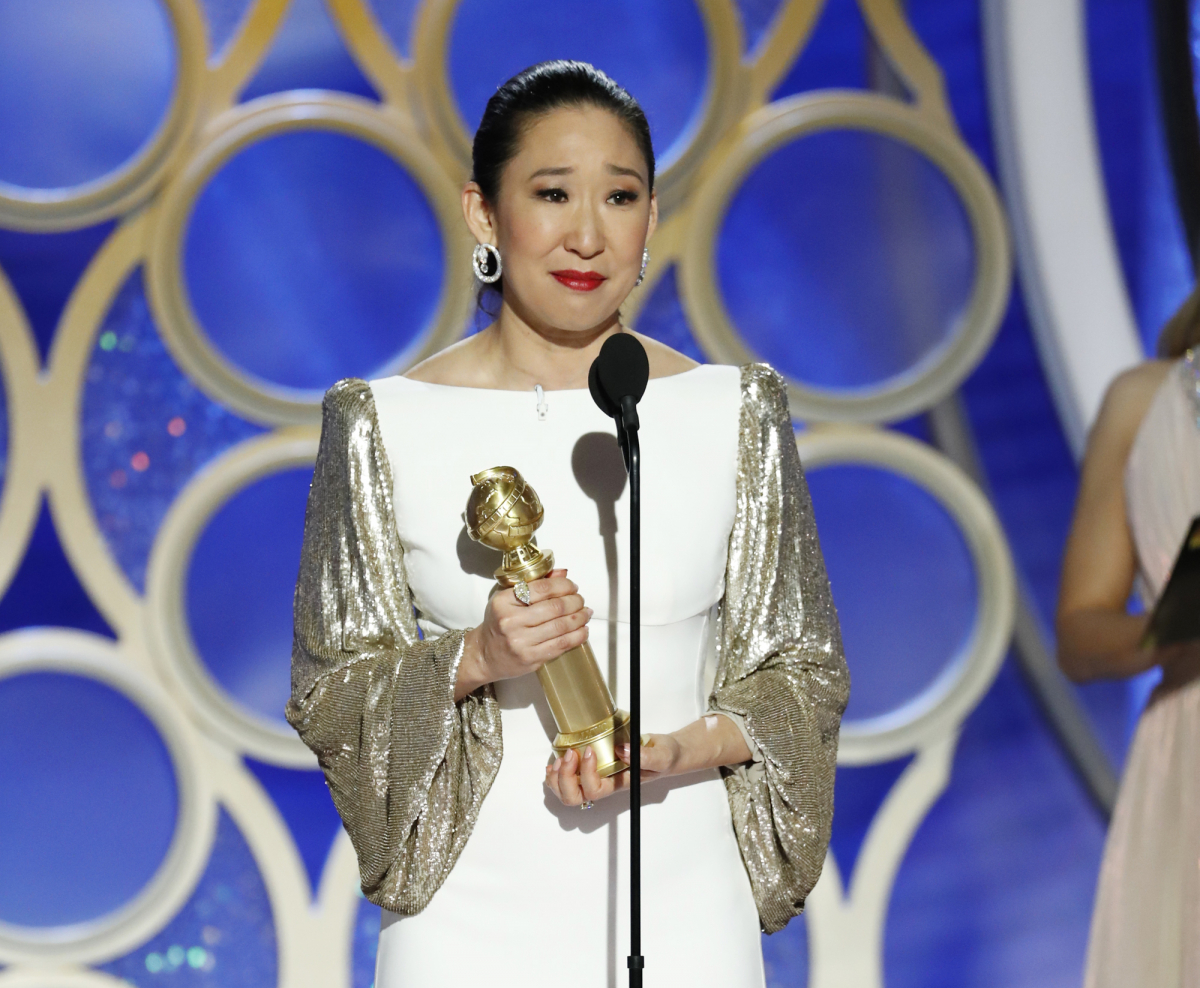 ▲배우 산드라 오가 6일(현지시간) 미 캘리포니아주 베벌리힐스의 베벌리힐튼에서 열린 제76회 골든글로브 시상식 TV 드라마 부문 '킬링 이브'로 여우주연상을 받고 있다.(AP뉴시스)