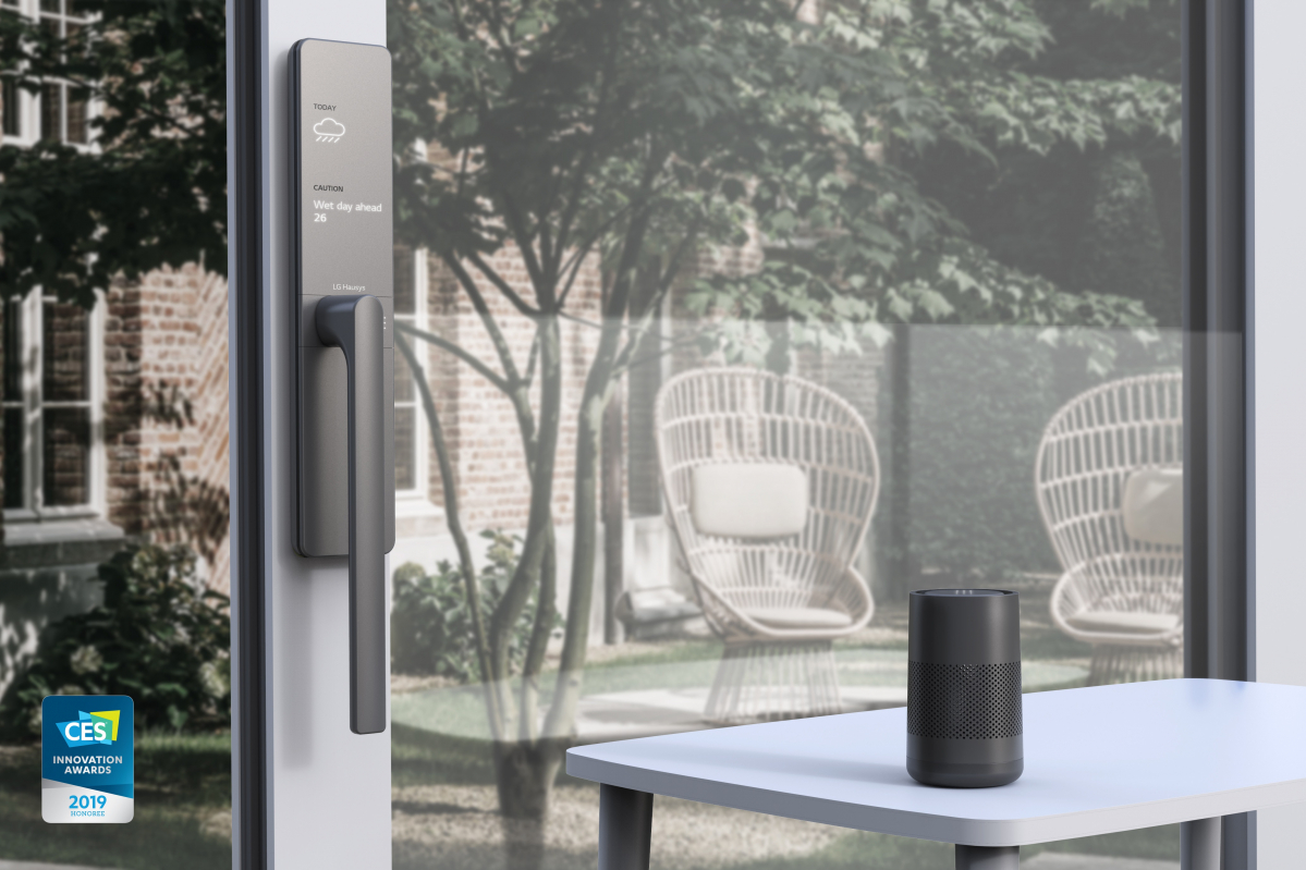 ▲ 8일(현지 시각) 미국 라스베이거스에서 개막한 세계 최대 IT(정보기술) 전시회 'CES 2019'에서 '스마트홈(Smart Home)부문-혁신상' 수상작으로 결정된 LG하우시스의 '히든 디스플레이 핸들' 제품.(사진 제공=LG하우시스)