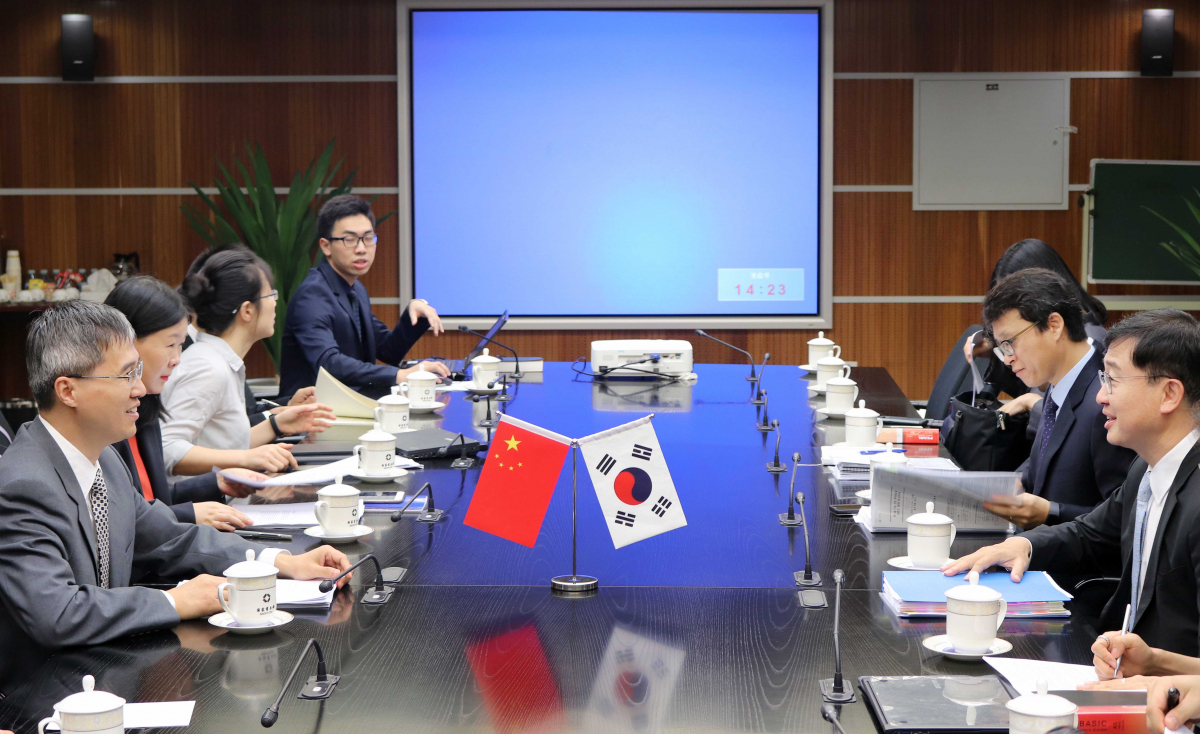 ▲지난해 7월 열린 제2차 한-중 FTA 서비스‧투자 후속협상 모습(산업통상자원부)