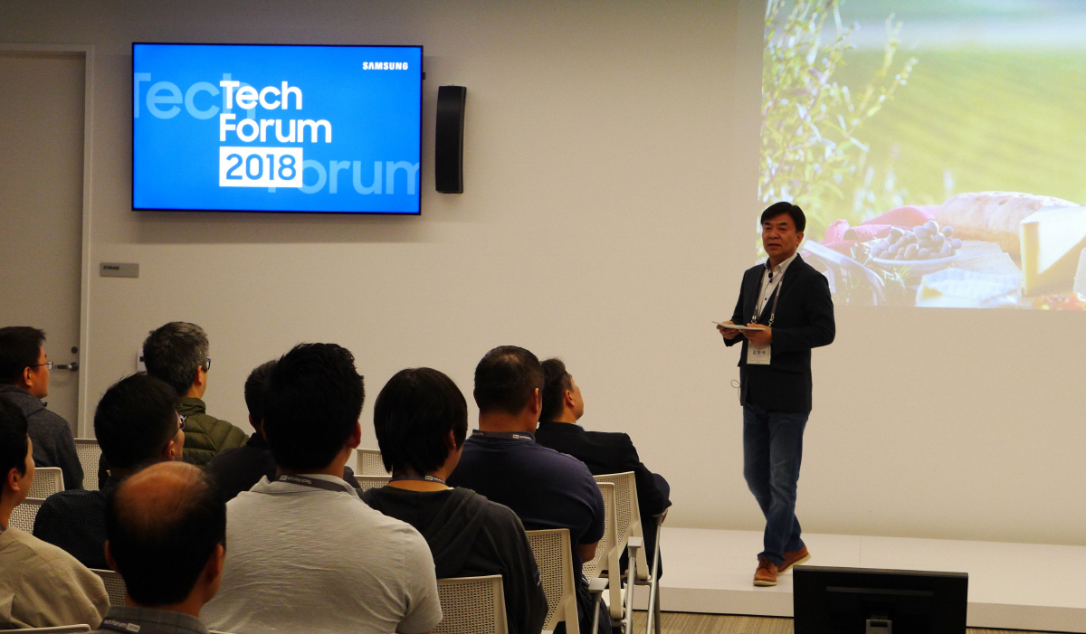 ▲지난해 11월 6일(현지시간)미국 실리콘밸리 마운티뷰에 위치한 삼성 리서치 아메리카에서 열린 ‘테크포럼 2018’에서 김현석 삼성전자 CE부문 사장이 현지 우수 인재들을 대상으로 새로운 가치의 시작점인 ‘만남’을 주제로 기조 연설을 하고 있다. 사진제공 삼성전자