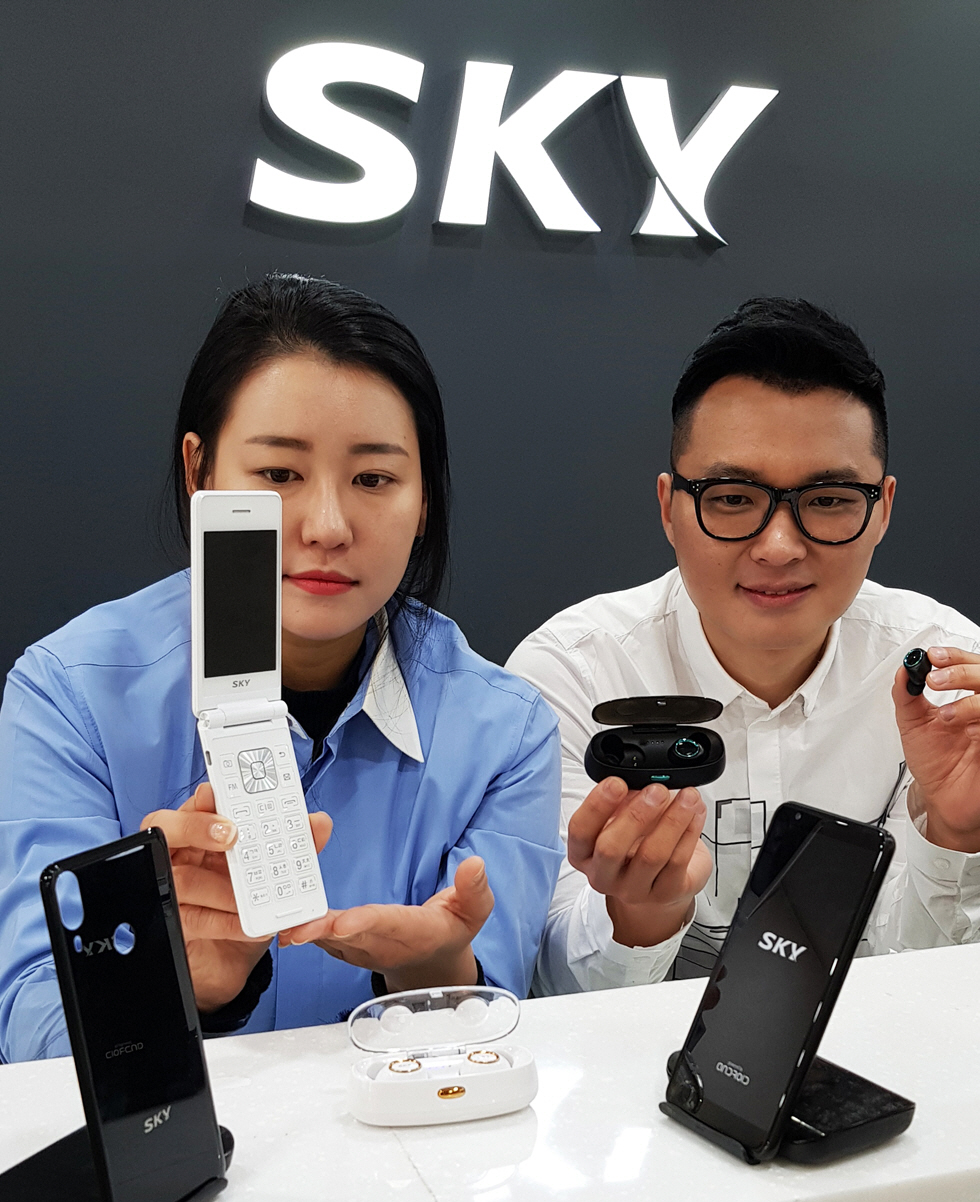 ▲착한텔레콤은 팬택과 포괄적 협력 계약을 통해 스카이 브랜드의 휴대폰과 IoT(사물인터넷) 디바이스를 출시한다. 사진제공= 착한텔레콤