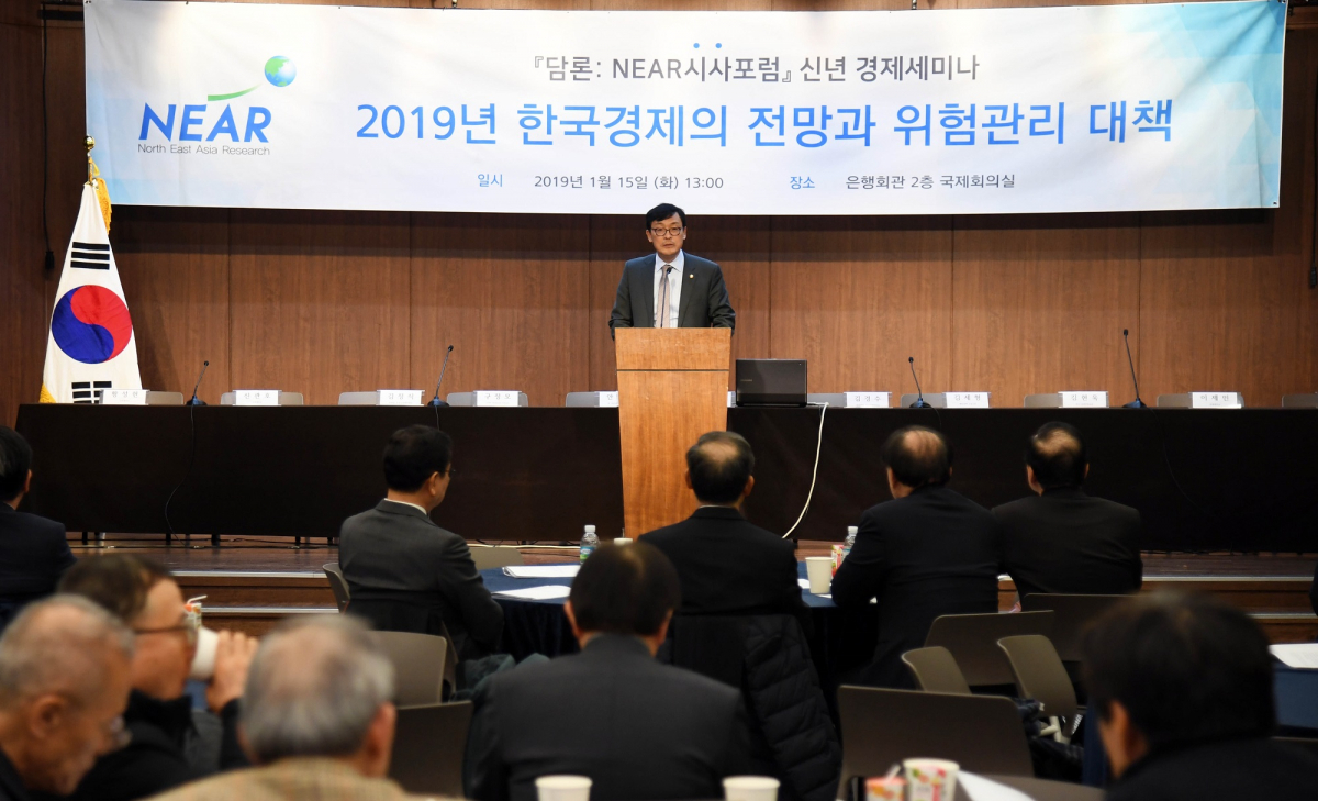 ▲이호승 기획재정부 1차관이 15일 서울시 중구 명동 은행회관에서 열린 니어재단 시사포럼 신년경제세미나에 참석해 기조강연을 하고 있다.(제공=기획재정부)