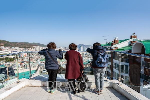 ▲산복도로 이바구공작소 옥상 전망대(김혜영 여행작가)