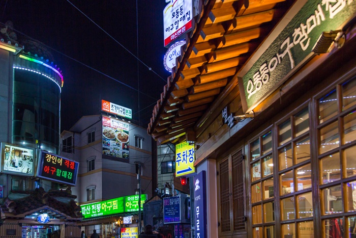 ▲2016년 관광공사 음식테마거리로 선정된 마산 아귀찜 거리.