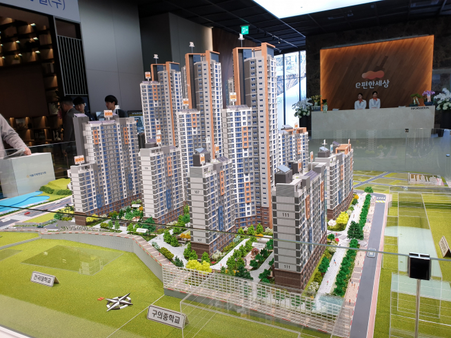 ▲'e편한세상 광진 그랜드파크' 견본주택 내부 모습(사진=구성헌 기자@carlove)