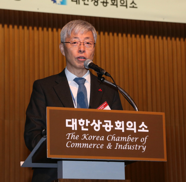 ▲대한상공회의소는 28일 세종대로 대한상의회관에서 김현철 신남방특별위원장을 초청해 간담회를 개최했다. 김 위원장이 강연을 하고 있다.(사진제공=대한상의)