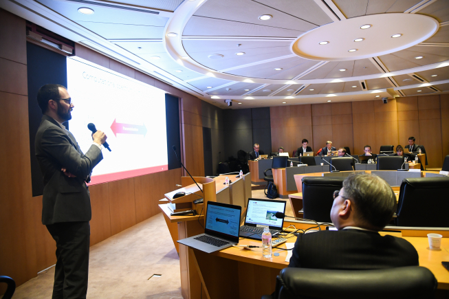 ▲라파엘 고메즈-밤바렐리 교수가 빅데이터와 AI를 활용한 신소재 개발에 대해 강의하고 있다.(사진제공=효성)