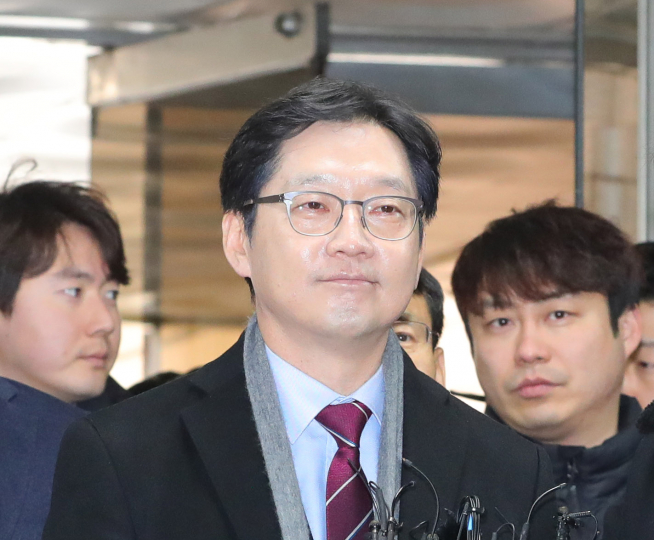 ▲김경수 경남도지사가 30일 오후 서울 서초구 서울중앙지방법원에서 열린 '드루킹 댓글 조작' 관련 컴퓨터등장애업무방해 등 혐의에 대한 1심 선고공판에 출석하고 있다. (뉴시스)