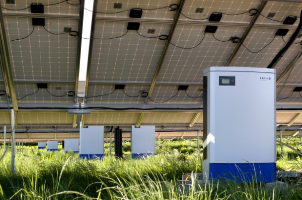▲태양광발전소에 설치한 KACO new energy 인버터 제품(사진 제공=OCI)