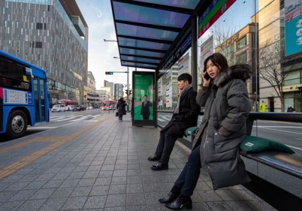 ▲동국제약이 치질 예방 캠페인으로 ‘냉기 방지용 방석’을 설치했다고 30일 밝혔다.(동국제약)