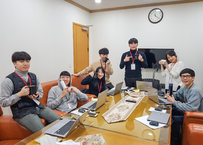 ▲2019년 상반기 SK이노베이션 계열 신입사원들이 개인 머그컵과 텀블러를 사용하며 교육 과정 이수 중이다.(사진제공=SK이노베이션)