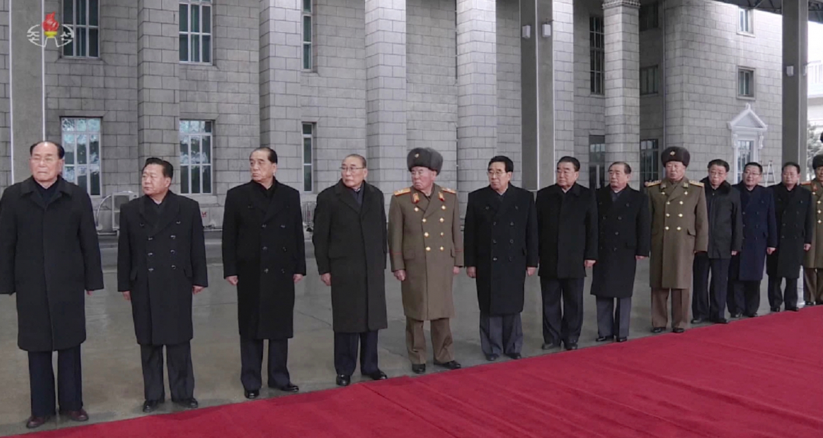 ▲(왼쪽부터) 김영남 최고인민회의 상임위원장, 최룡해 노동당 부위원장, 박봉주 내각 총리, 양형섭 최고인민회의 상임위원회 부위원장, 리명수 차수(연합뉴스)