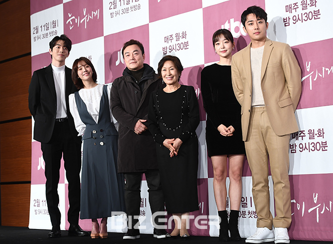 ▲남주혁, 한지민, 김석윤, 김혜자, 김가은, 손호준(사진=고아라 기자 iknow@)