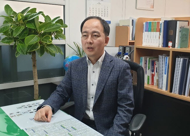 ▲김형주 산업통상자원부 통상국내정책관이 최근 이투데이와의 인터뷰에서 정부의 자유무역협정(FTA) 활용 지원 정책에 대해 설명하고 있다.