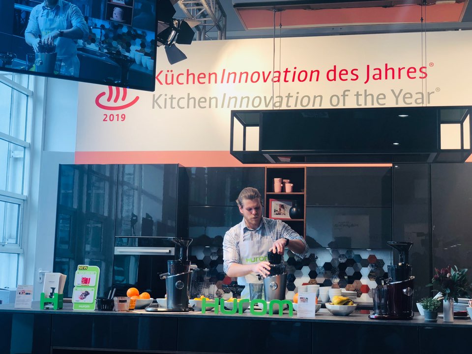 ▲세계 최대 소비재 전시회 암비안테에서 ‘키친이노베이션‘을 받은 휴롬(사진제공=휴롬)