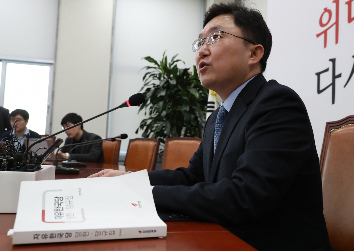 ▲자유한국당 김용태 사무총장이 14일 국회에서 '5·18 망언'으로 논란을 빚은 의원에 대한 징계결과를 발표하고 있다. (연합뉴스)