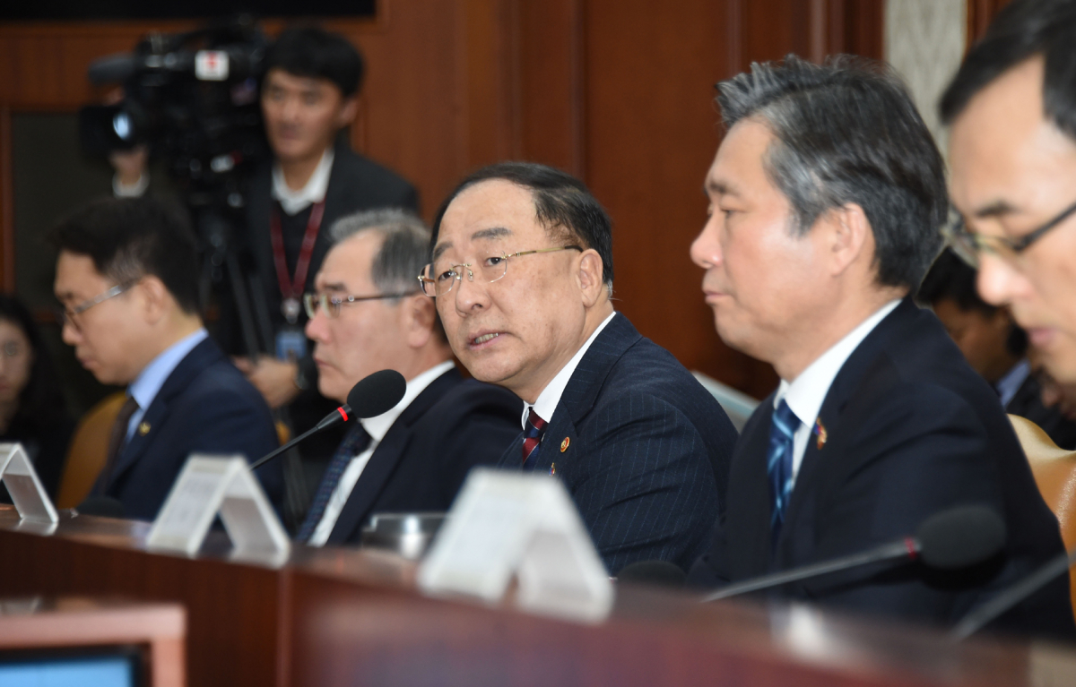 ▲홍남기 부총리 겸 기획재정부 장관이 14일 광화문 정부서울청사에서 열린 ‘제203차 대외경제장관회의’를 주재하고 있다.(기획재정부)