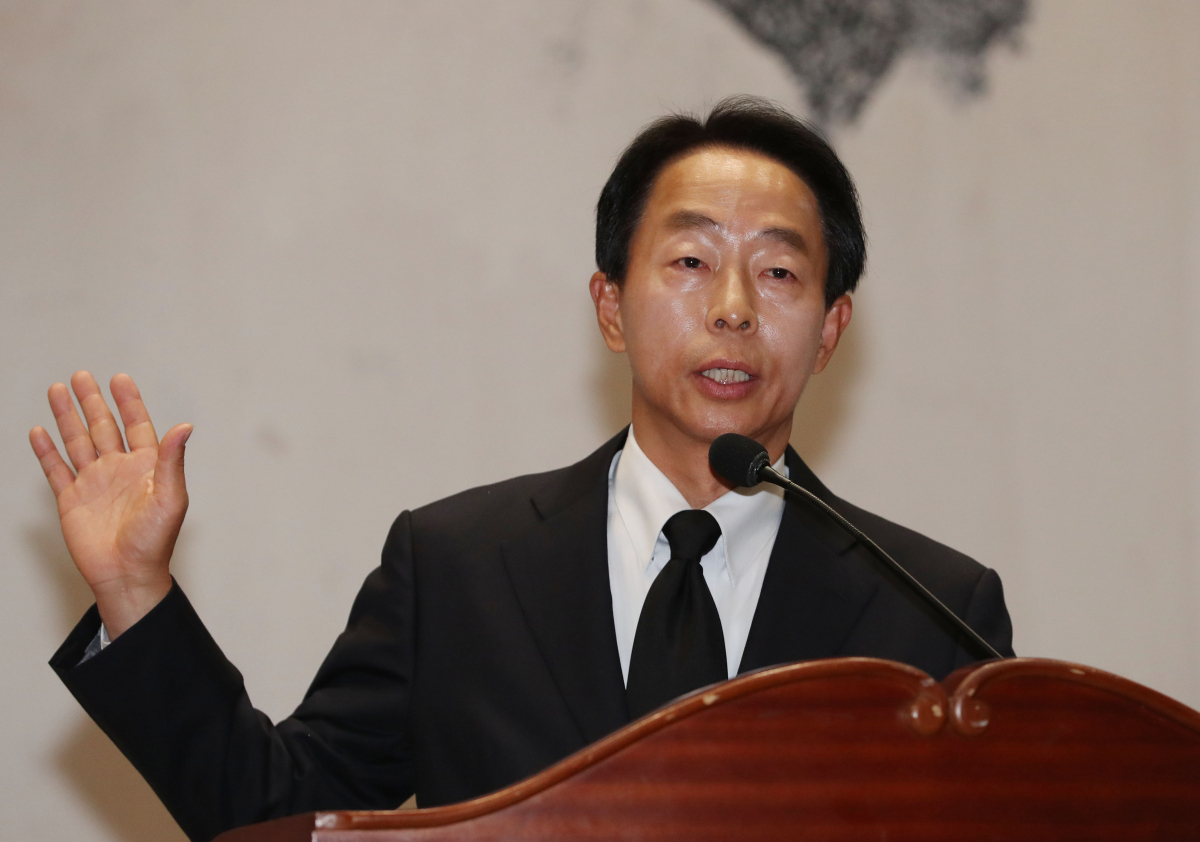 ▲고 김영삼 대통령 차남 김현철 교수가 20일 오전 국회 의원회관에서 열린 고 김영삼 전 대통령 서거 3주기 추모식에서 유족대표 인사말을 하고 있다. (연합뉴스)