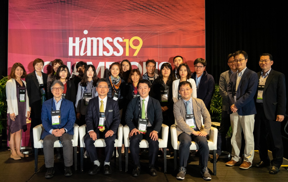 ▲서울대병원 정보화실장 김경환(흉부외과)·미래의료담당 고영일(혈액종양내과) 교수는 이번 ‘글로벌 유전체학’ 포럼에서 ‘한국의 정밀의학 플랫폼의 미래’라는 주제로 암 정밀의료 플랫폼 구축 및 운영 사례를 발표했다. (서울대병원)